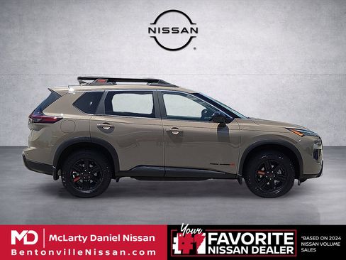 Used 2025 Nissan Rogue SV AWD/4WD image 6