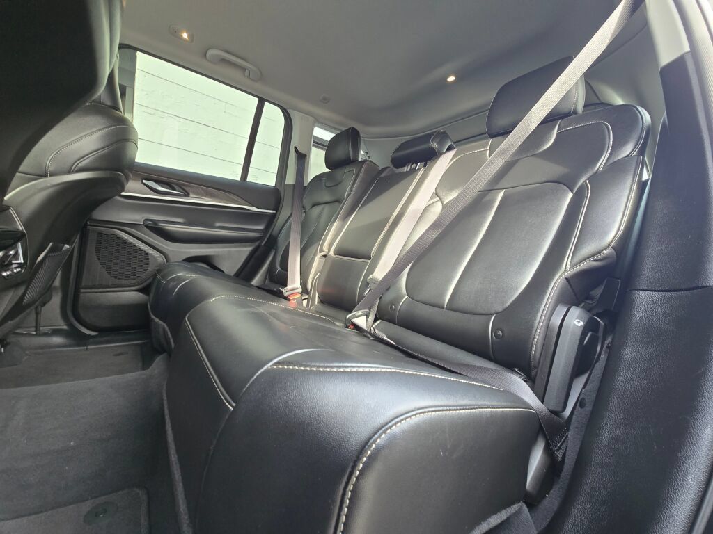 Used 2023 Jeep Grand Cherokee Limited AWD/4WD image 13