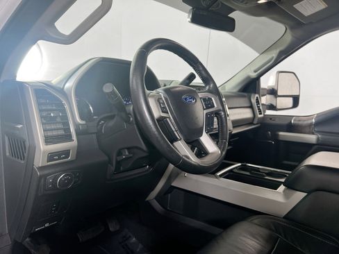 Used 2019 Ford F250 Lariat w/ Lariat Value Package image 9