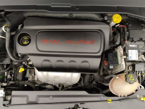 Used 2018 Jeep Compass Latitude FWD image 30