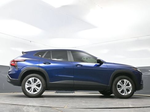 Used 2024 Chevrolet Trax LS FWD image 74