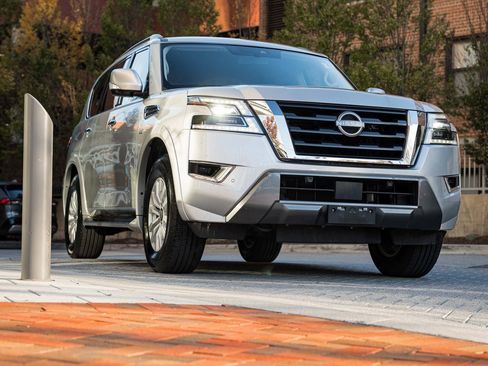 Used 2021 Nissan Armada SV image 7