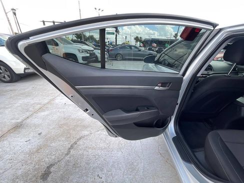 Used 2018 Hyundai Elantra Value Edition FWD image 5