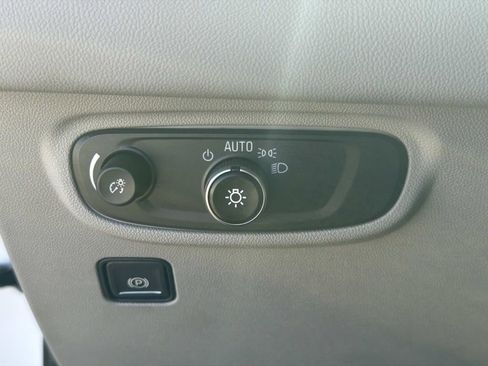 Used 2023 GMC Terrain SLE w/ Driver Convenience Package image 25