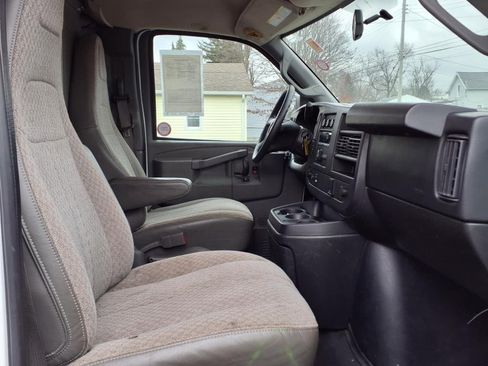 Used 2016 Chevrolet Express 2500 Extended image 15