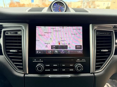 Used 2017 Porsche Macan image 39