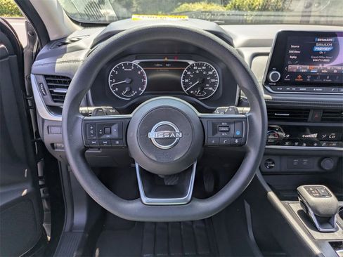 Used 2024 Nissan Rogue SV image 18