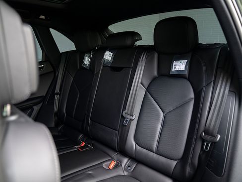 Used 2025 Porsche Macan AWD/4WD image 19