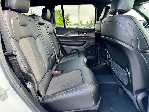 New 2026 Jeep Grand Cherokee Altitude AWD/4WD image 12