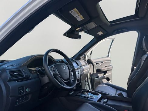 Certified 2021 Honda Ridgeline Black Edition image 9