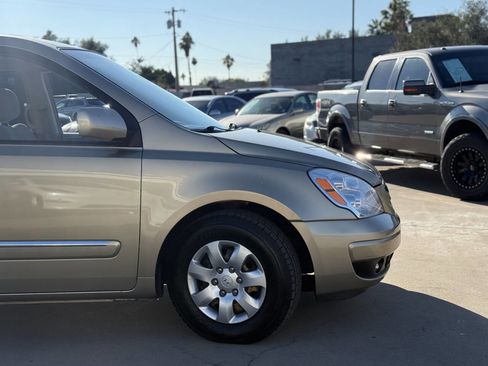 Used 2007 Hyundai Entourage Limited image 4