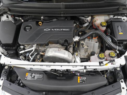 Used 2017 Chevrolet Volt LT w/ Comfort Package FWD image 28