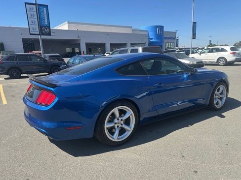 Used 2017 Ford Mustang Coupe image 3