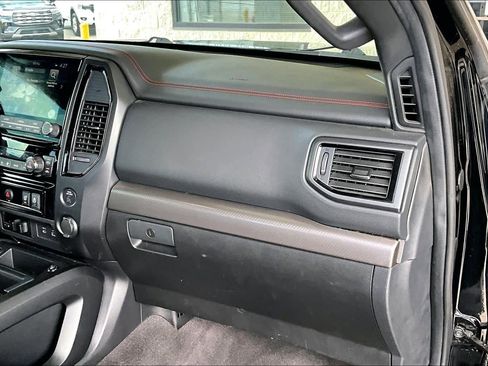 Used 2021 Nissan Titan PRO-4X w/ Pro-4x Convenience Package image 18