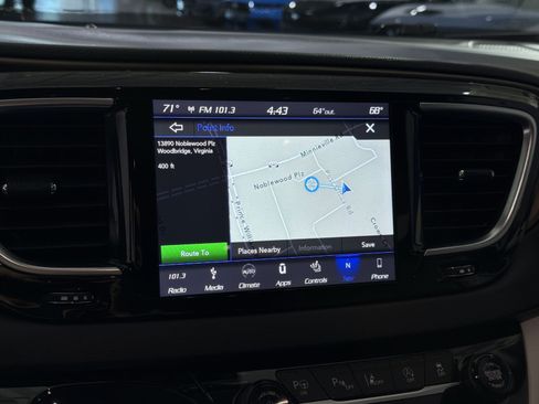 Used 2018 Chrysler Pacifica Touring-L Plus w/ Advanced Safetytec Group FWD image 21