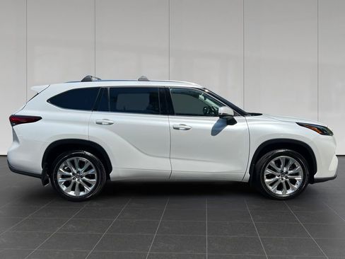 Used 2022 Toyota Highlander Limited AWD/4WD image 6