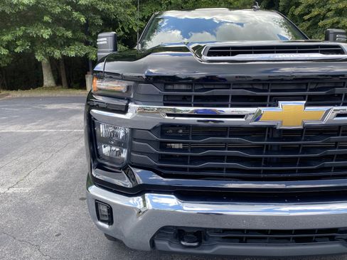 Used 2024 Chevrolet Silverado 2500 LT AWD/4WD image 13