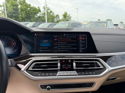 Used 2021 BMW X7 xDrive40i w/ Premium Package AWD/4WD image 14