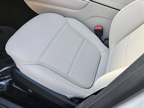 Used 2026 Mercedes-Benz GLC 300 image 4