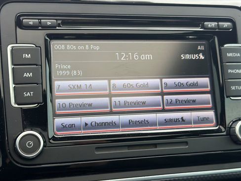 Used 2014 Volkswagen Beetle R-Line image 17