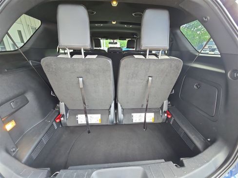 Used 2017 Ford Explorer XLT w/ Equipment Group 202A AWD/4WD image 24