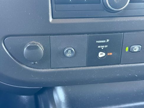 Used 2020 Chevrolet Express 3500 w/ Driver Convenience Package RWD image 23