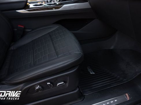 Used 2025 Cadillac Escalade Sport Platinum w/ LPO, ONYX Package image 13