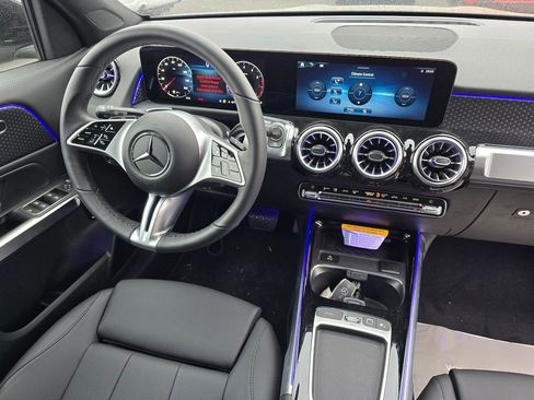 New 2025 Mercedes-Benz GLB 250 image 10