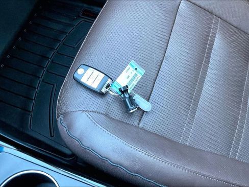 Used 2019 Kia Sorento SX image 31