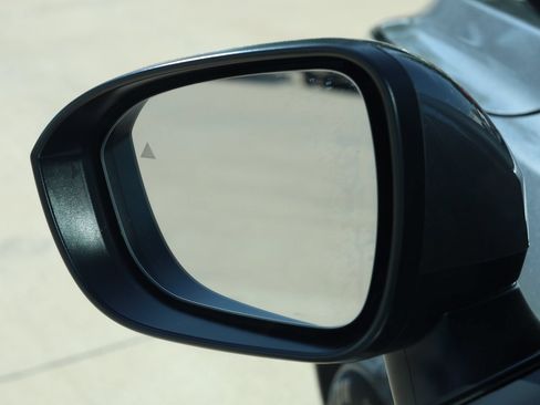 Used 2024 Nissan Rogue SV AWD/4WD image 9