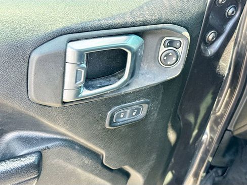 Used 2023 Jeep Wrangler Unlimited w/ Convenience Group AWD/4WD image 19