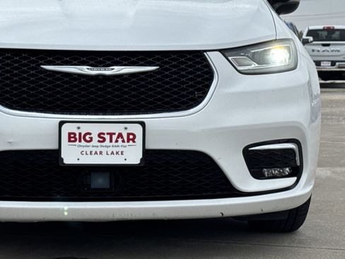 Used 2024 Chrysler Pacifica Touring-L image 6