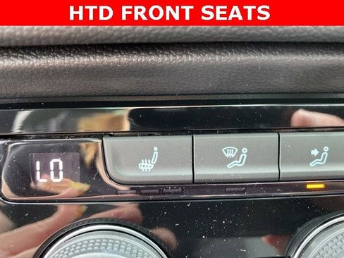 New 2024 Volkswagen Taos SE image 4