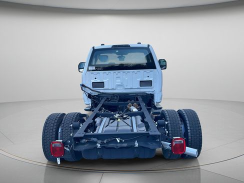 Used 2024 Ford F550 4x4 Regular Cab Super Duty image 9
