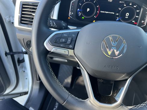 Certified 2023 Volkswagen Atlas SE w/ Panoramic Sunroof Package image 18