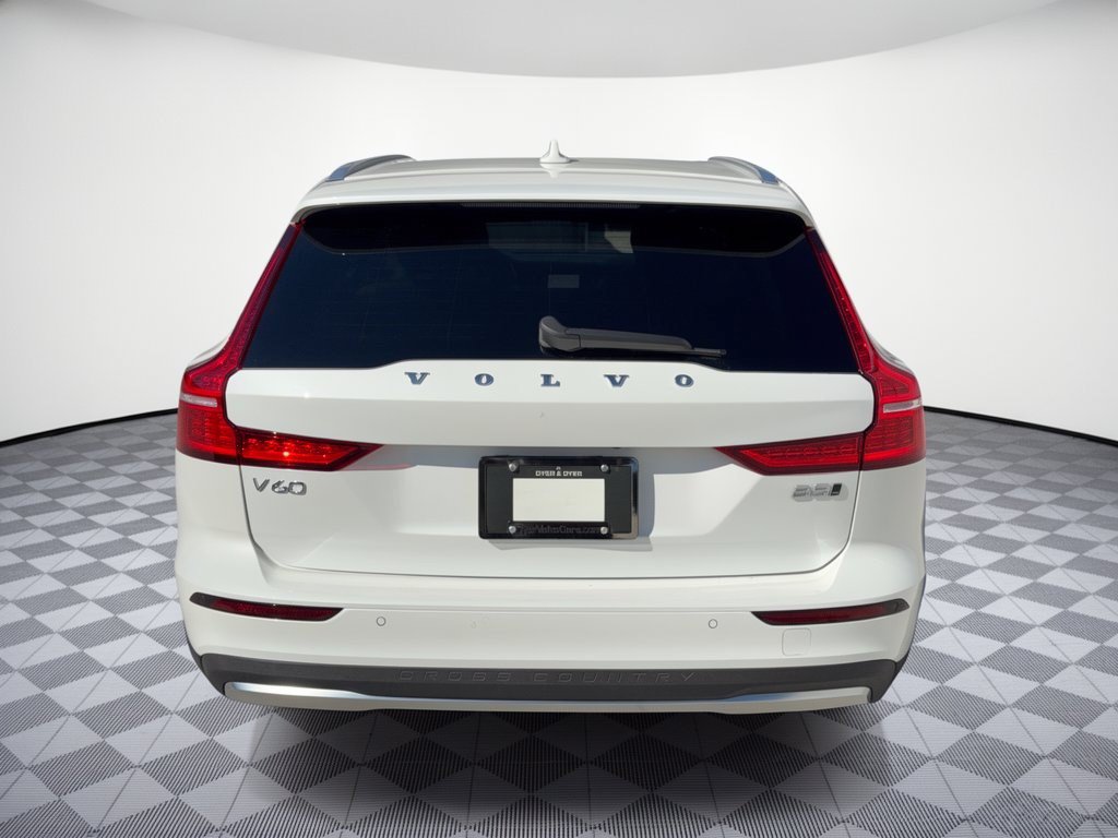 Certified 2025 Volvo V60 B5 Cross Country Ultra AWD/4WD image 11