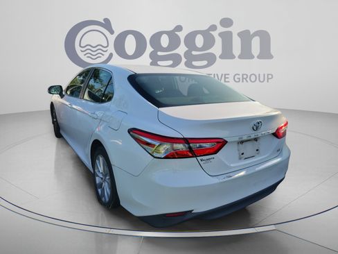 Used 2018 Toyota Camry LE w/ Convenience Package FWD image 2