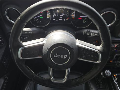 Used 2022 Jeep Wrangler Unlimited Sahara w/ Cold Weather Group image 8