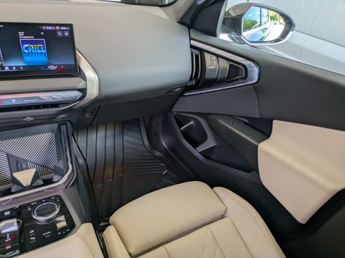 Used 2025 BMW X3 xDrive30i w/ Premium Package AWD/4WD image 18