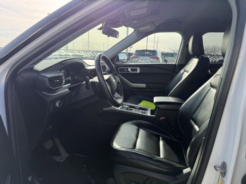 Used 2021 Ford Explorer XLT w/ Equipment Group 202A image 7