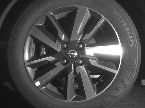 Used 2025 Nissan Versa SV FWD image 12