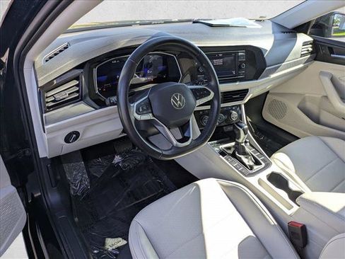 Certified 2023 Volkswagen Jetta SE w/ Panoramic Sunroof Package FWD image 10