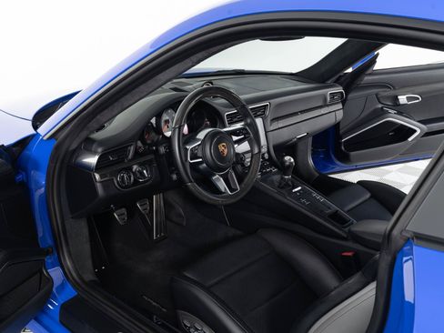 Used 2017 Porsche 911 Carrera S RWD image 3