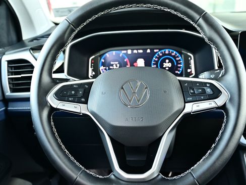 Used 2025 Volkswagen Taos SEL AWD/4WD image 19