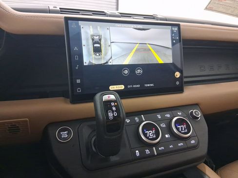 Used 2025 Land Rover Defender 90 S image 22