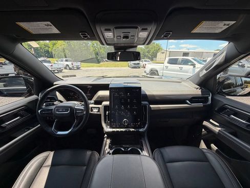 Used 2025 GMC Yukon Elevation AWD/4WD image 8