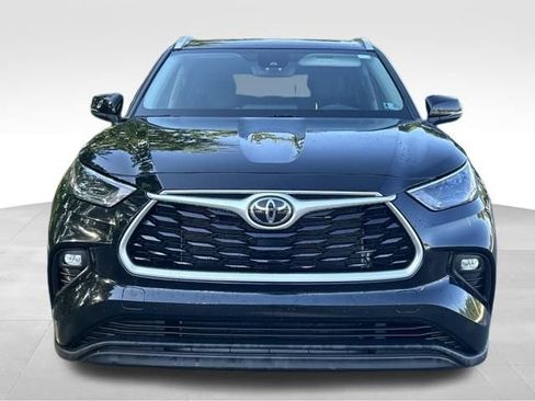Used 2022 Toyota Highlander XLE AWD/4WD image 8