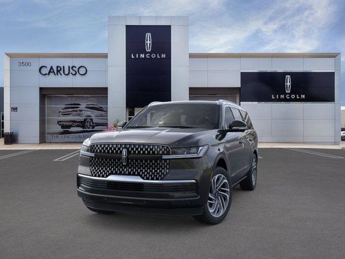 Used 2025 Lincoln Navigator Reserve image 2
