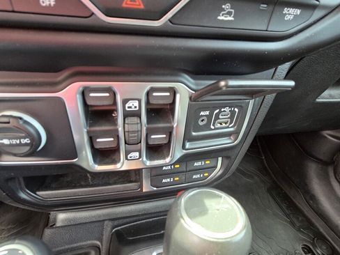 Used 2020 Jeep Gladiator Overland AWD/4WD image 24