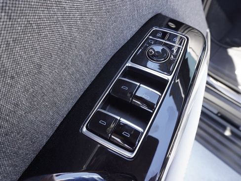 Certified 2025 Cadillac Escalade ESV V AWD/4WD image 17